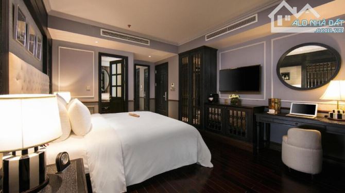 KHÁCH SẠN 5* MẶT PHỐ ĐÌNH NGANG TT HOÀN KIẾM 180m2, 9T, MT 8m, 250 TỶ, DÒNG TIỀN~25 TỶ/NĂM