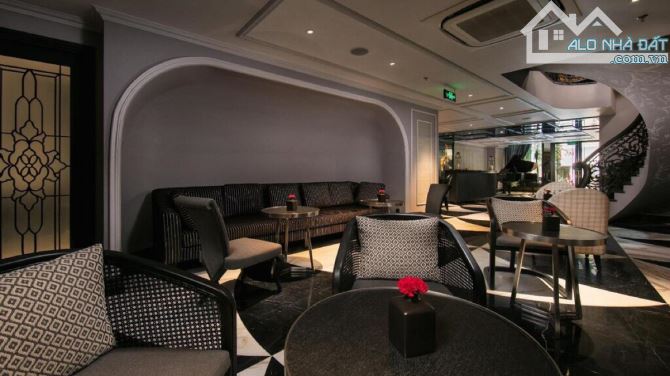 KHÁCH SẠN 5* MẶT PHỐ ĐÌNH NGANG TT HOÀN KIẾM 180m2, 9T, MT 8m, 250 TỶ, DÒNG TIỀN~25 TỶ/NĂM