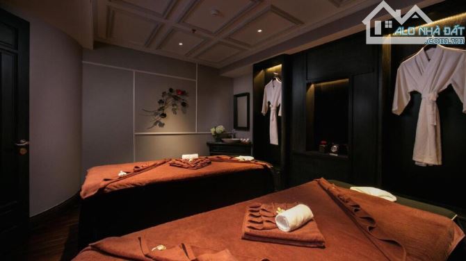 KHÁCH SẠN 5* MẶT PHỐ ĐÌNH NGANG TT HOÀN KIẾM 180m2, 9T, MT 8m, 250 TỶ, DÒNG TIỀN~25 TỶ/NĂM