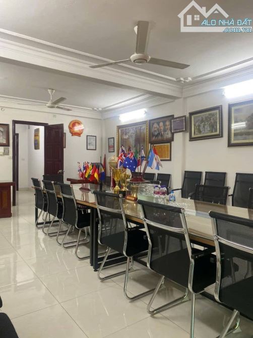 Bán nhà mặt phố Trần Quang Diệu, Q Đống Đa, 80m2, 6 tầng, thang máy MT 5m, giá 40 tỷ.