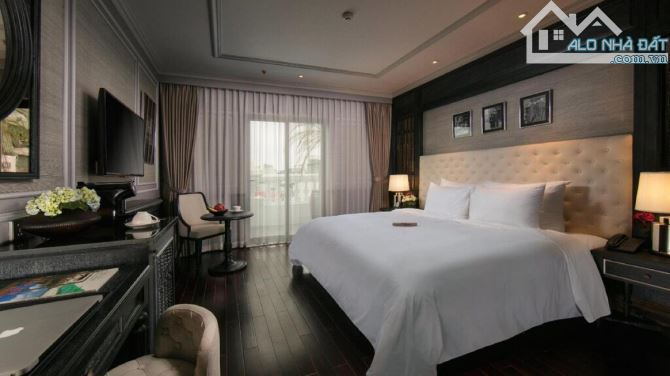 KHÁCH SẠN 5* MẶT PHỐ ĐÌNH NGANG TT HOÀN KIẾM 180m2, 9T, MT 8m, 250 TỶ, DÒNG TIỀN~25 TỶ/NĂM