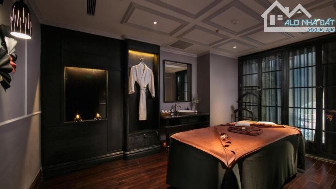 KHÁCH SẠN 5* MẶT PHỐ ĐÌNH NGANG TT HOÀN KIẾM 180m2, 9T, MT 8m, 250 TỶ, DÒNG TIỀN~25 TỶ/NĂM