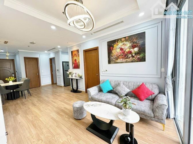 Chính chủ bán 2 ngủ Vin Times City - lô góc- 83m²- view nhạc nước – 9,9 tỷ.