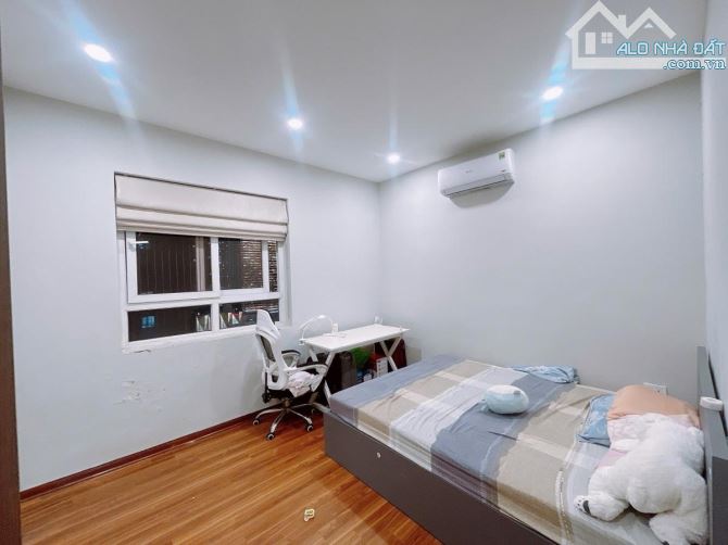 BÁN CĂN CHUNG CƯ CAO CẤP MẶT ĐƯỜNG NGUYỄN CHÁNH,LÔ GÓC 2 LOGIA,DT 155M 3 NGỦ FULL NỘI THẤT