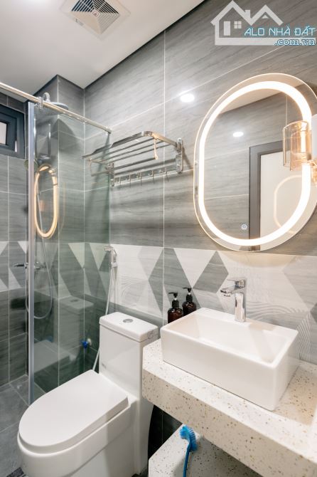 Chính chủ bán nhà Vũ Ngọc Phan, đường ô tô 2 mặt tiền 5m nhà 8 tầng