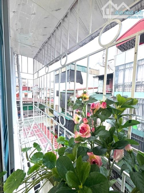 Bán căn hộ tập thể thanh nhàn tt hai bà trưng ô tô đỗ cầu thang nhà đẹp ở ngay