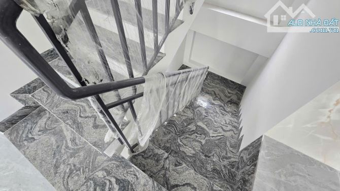 Cho thuê nhà 7 lầu đường bui văn ba Quận 7 - 2