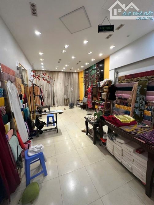 Khâm Thiên mặt phố, vỉa hè 3m, kinh doanh vô địch, cho thuê 40tr, giữ tiền/xây mới - 81m2