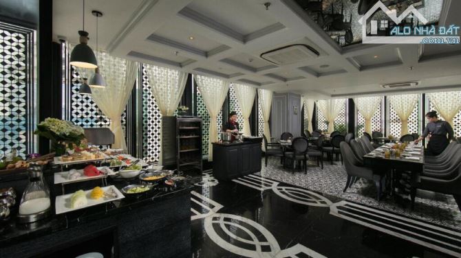 KHÁCH SẠN 5* MẶT PHỐ ĐÌNH NGANG TT HOÀN KIẾM 180m2, 9T, MT 8m, 250 TỶ, DÒNG TIỀN~25 TỶ/NĂM