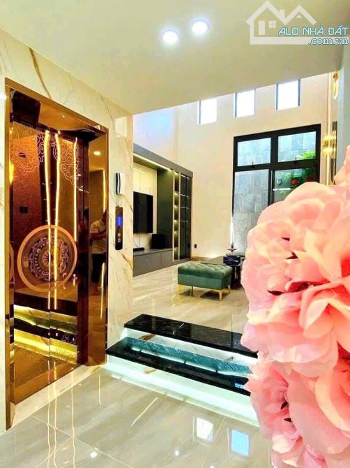 Bán nhà Hà Đông phố Quang Trung, 11.8 tỷ, 50m2 x 5T, MT 5m, ô tô đỗ, lô góc, thang máy