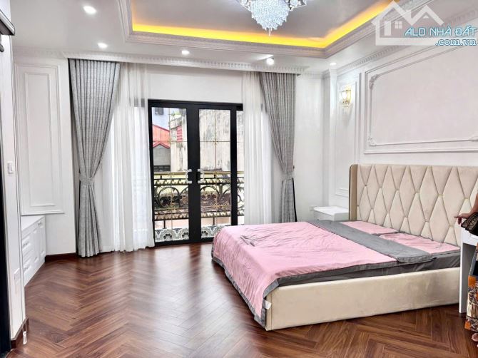 TÒA CĂN HỘ DỊCH VỤ HOMESTAY TẠI LẠC LONG QUÂN CẦN BÁN, DT 80M, 7 TẦNG, GIÁ 28,6 TỶ
