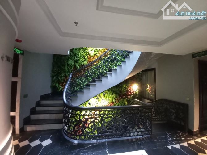 KHÁCH SẠN 5* MẶT PHỐ ĐÌNH NGANG TT HOÀN KIẾM 180m2, 9T, MT 8m, 250 TỶ, DÒNG TIỀN~25 TỶ/NĂM