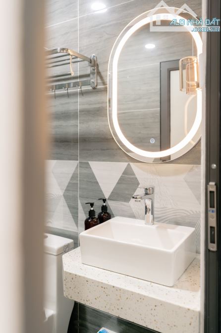 Chính chủ bán nhà Vũ Ngọc Phan, đường ô tô 2 mặt tiền 5m nhà 8 tầng