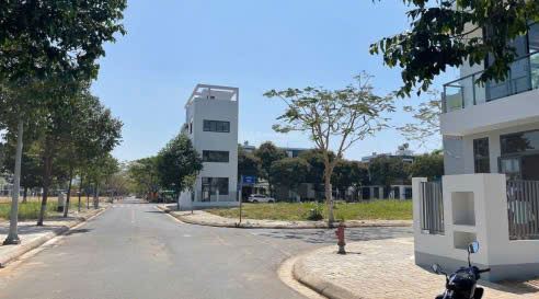 Bán đất trung tâm Quận 9 đường Nguyễn Duy Trinh 30m - Sát Vinhome - Giá 30 triệu/m2 - 3