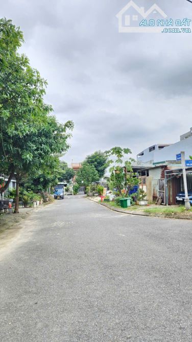 Chính chủ gửi bán lô đất đối diện công viên Hòa Xuân giá 4tyxxx - 4