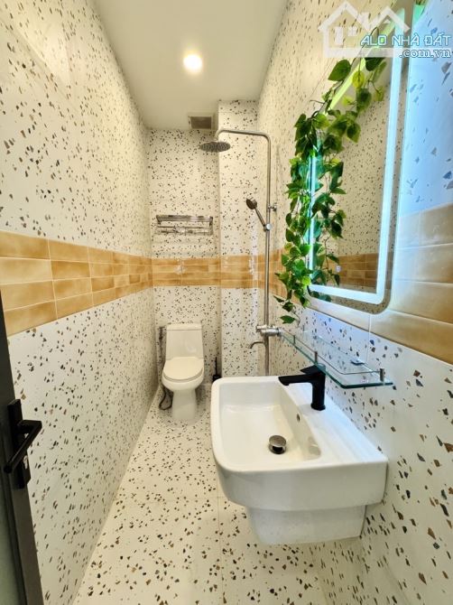 Nhà Đẹp Hẻm Xe Hơi Sát Mặt Tiền Hoàng Văn Thụ- 37m2- Nở Hậu- Vuông- 3 Tầng- 4 PN- Nhỉnh 8T - 4