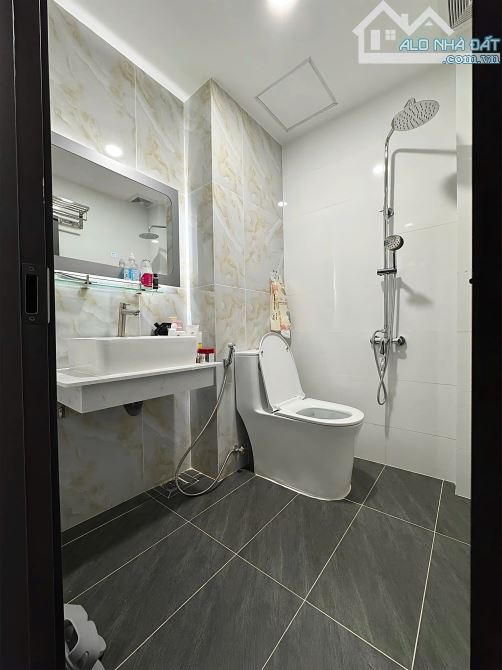 Cho thuê căn hộ cửa sổ Quận 4, Full nội thất gần Hoàng Diệu cầu Ông Lãnh Quận 1 - 4