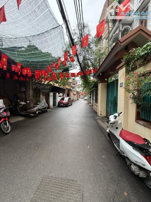 Mặt ngõ Nguyễn Chí Thanh, ngõ nông, cạnh hồ Ngọc Khánh, ô tô tránh, vỉa hè, KD, DT20tr