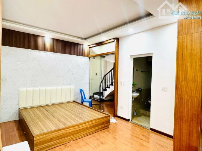 Bán Nhà Ngay Quận UỶ Cầu Giấy - Lô Góc - Gần Hồ