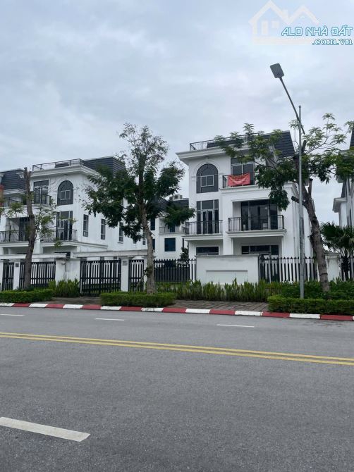 Biệt thự đơn lập ngoại giao giới hạn – Sở hữu lâu dài Đối diện đại đô thị Sun Group