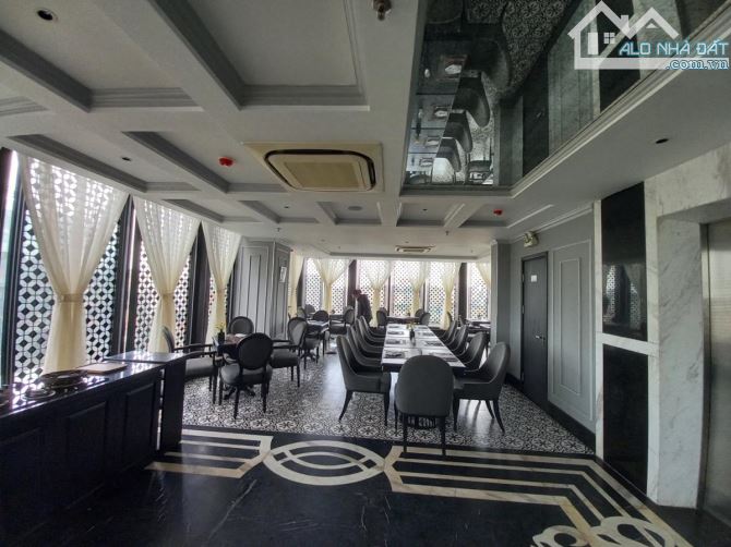 KHÁCH SẠN 5* MẶT PHỐ ĐÌNH NGANG TT HOÀN KIẾM 180m2, 9T, MT 8m, 250 TỶ, DÒNG TIỀN~25 TỶ/NĂM