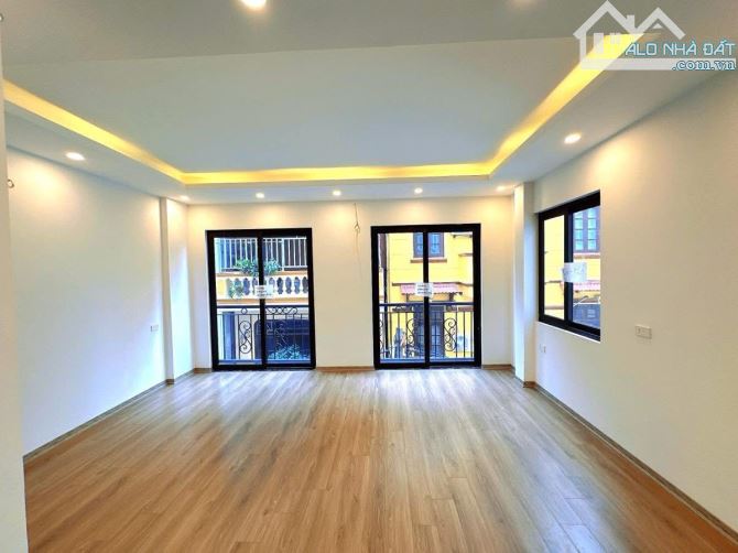 LÔ GÓC 3 MẶT NGÕ HOÀNG QUỐC VIỆT 55m2, 6T THANG MÁY, MT 5.5m - 21 TỶ GARA ÔTÔ, KINH DOANH