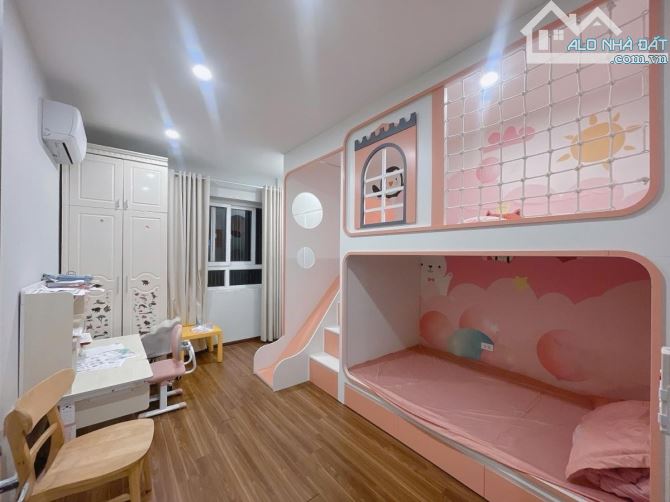 BÁN CĂN CHUNG CƯ CAO CẤP MẶT ĐƯỜNG NGUYỄN CHÁNH,LÔ GÓC 2 LOGIA,DT 155M 3 NGỦ FULL NỘI THẤT