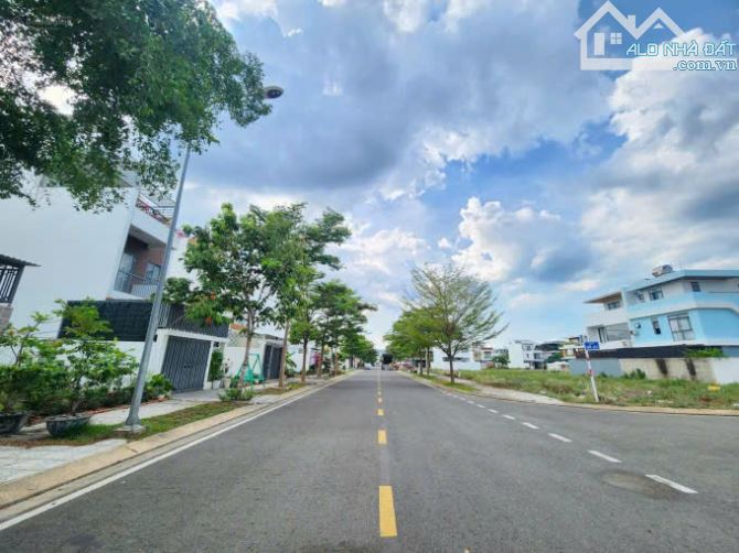 Bán đất trung tâm Quận 9 đường Nguyễn Duy Trinh 30m - Sát Vinhome - Giá 30 triệu/m2 - 6