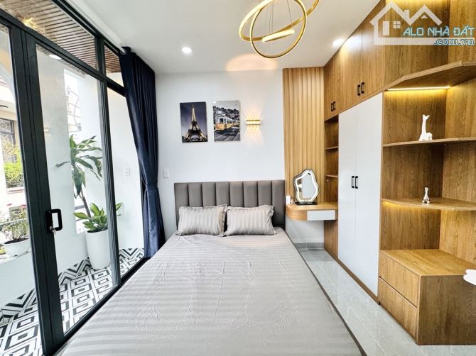 Nhà Đẹp Hẻm Xe Hơi Sát Mặt Tiền Hoàng Văn Thụ- 37m2- Nở Hậu- Vuông- 3 Tầng- 4 PN- Nhỉnh 8T - 6