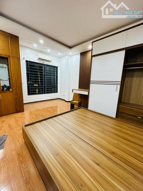 Bán Nhà Ngay Quận UỶ Cầu Giấy - Lô Góc - Gần Hồ