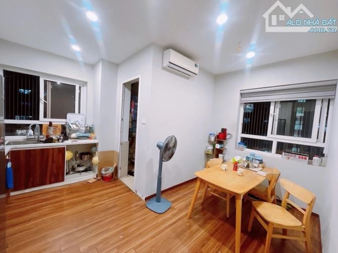 BÁN CĂN CHUNG CƯ CAO CẤP MẶT ĐƯỜNG NGUYỄN CHÁNH,LÔ GÓC 2 LOGIA,DT 155M 3 NGỦ FULL NỘI THẤT