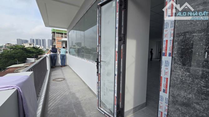 Cho thuê nhà 7 lầu đường bui văn ba Quận 7 - 7