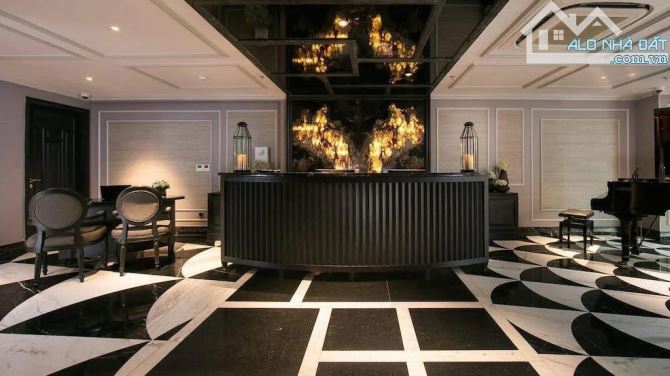 KHÁCH SẠN 5* MẶT PHỐ ĐÌNH NGANG TT HOÀN KIẾM 180m2, 9T, MT 8m, 250 TỶ, DÒNG TIỀN~25 TỶ/NĂM