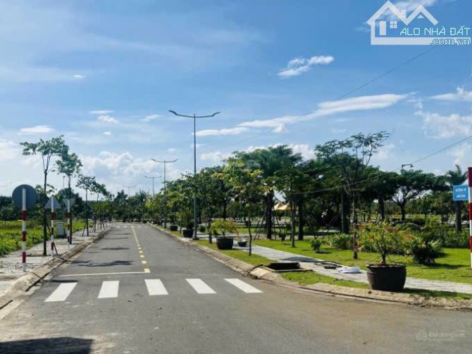 Bán đất trung tâm Quận 9 đường Nguyễn Duy Trinh 30m - Sát Vinhome - Giá 30 triệu/m2 - 8