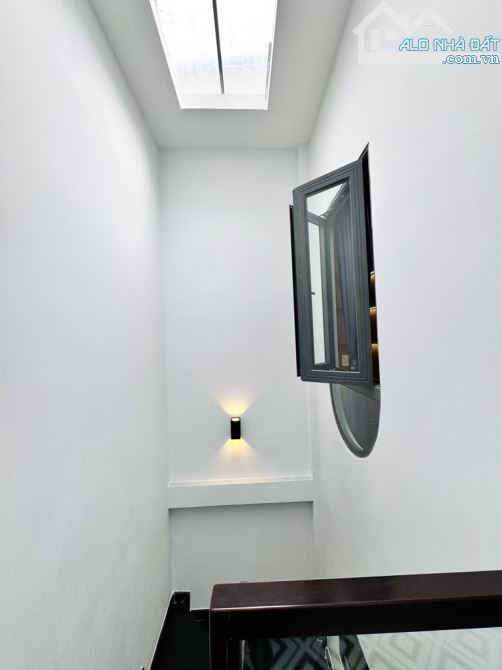 Nhà Đẹp Hẻm Xe Hơi Sát Mặt Tiền Hoàng Văn Thụ- 37m2- Nở Hậu- Vuông- 3 Tầng- 4 PN- Nhỉnh 8T - 8