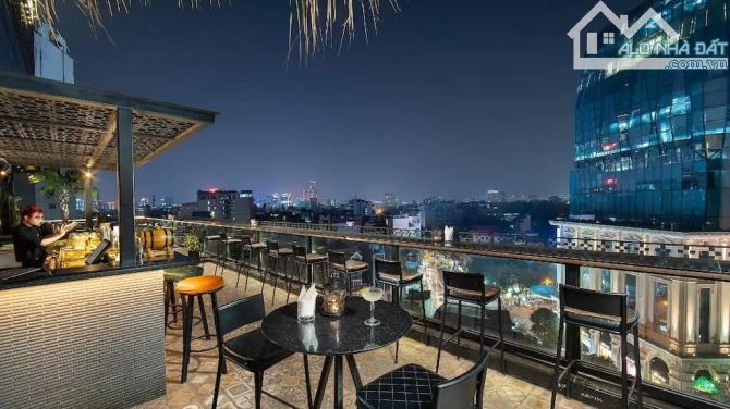 KHÁCH SẠN 5* MẶT PHỐ ĐÌNH NGANG TT HOÀN KIẾM 180m2, 9T, MT 8m, 250 TỶ, DÒNG TIỀN~25 TỶ/NĂM