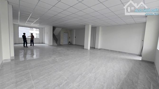 Cho thuê nhà 7 lầu đường bui văn ba Quận 7 - 9