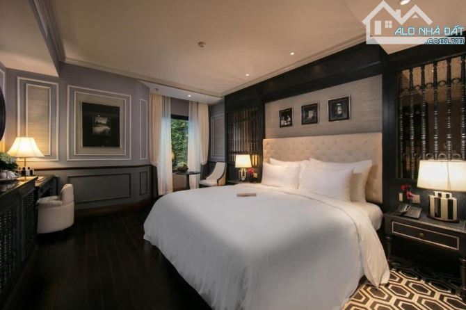 KHÁCH SẠN 5* MẶT PHỐ ĐÌNH NGANG TT HOÀN KIẾM 180m2, 9T, MT 8m, 250 TỶ, DÒNG TIỀN~25 TỶ/NĂM