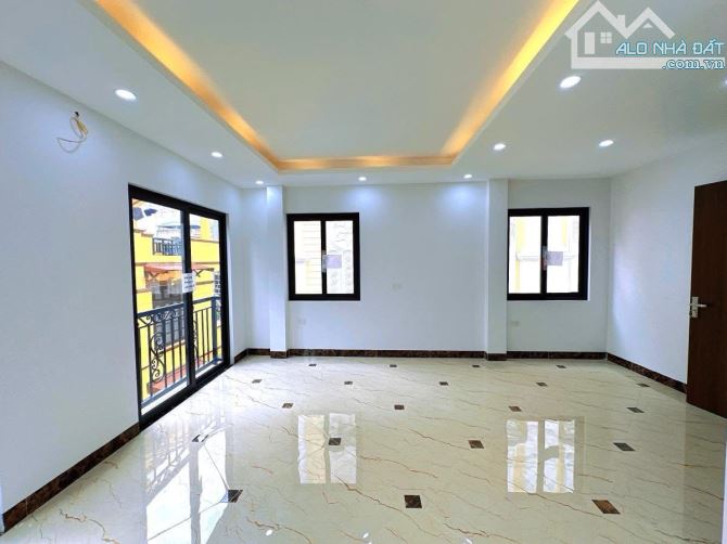 LÔ GÓC 3 MẶT NGÕ HOÀNG QUỐC VIỆT 55m2, 6T THANG MÁY, MT 5.5m - 21 TỶ GARA ÔTÔ, KINH DOANH