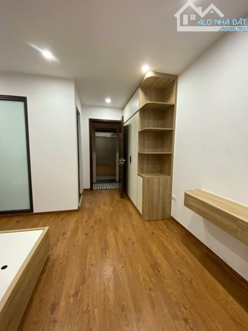 6 tầng thang máy xây mới 20m ra Phố Thái Hà, oto qua, full nội thất 40m2. Giá 18.6 tỷ