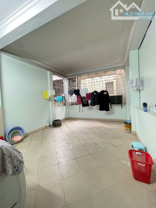 BÁN NHÀ PHÙNG CHÍ KIÊN ĐỂ Ở. 79M², 5 TẦNG, MẶT TIỀN 4.4M. 3 Ô TÔ TRÁNH. GIÁ 28 TỈ