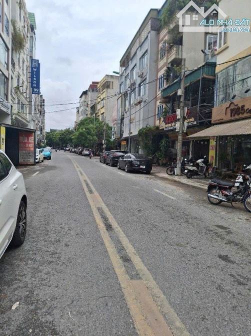 Trung Phụng - Mặt phố - Kinh doanh đỉnh cao - Vỉa hè rộng - Ô tô tránh - DT 80tr/tháng