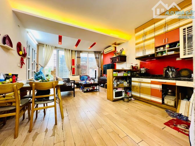 BÁN SIÊU TẬP THỂ TẦNG 3 – NGÕ 45 NGUYỄN THÁI HỌC, ĐỐNG ĐA. 90M2 – 2PN. 4,85 TỶ