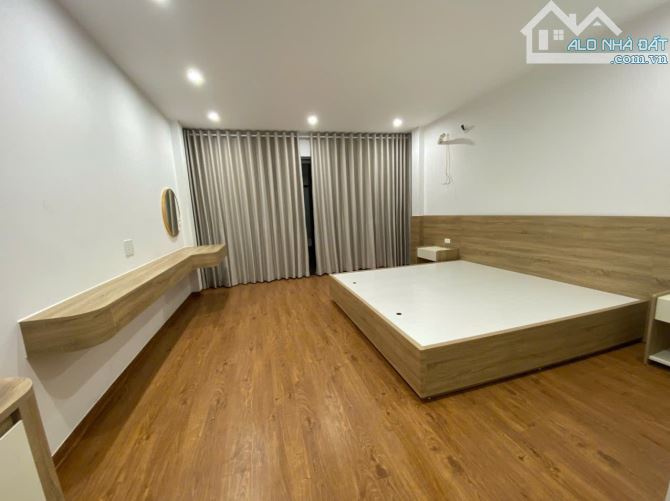 6 tầng thang máy xây mới 20m ra Phố Thái Hà, oto qua, full nội thất 40m2. Giá 18.6 tỷ