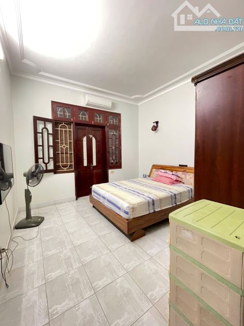 BÁN NHÀ PHÙNG CHÍ KIÊN ĐỂ Ở. 79M², 5 TẦNG, MẶT TIỀN 4.4M. 3 Ô TÔ TRÁNH. GIÁ 28 TỈ