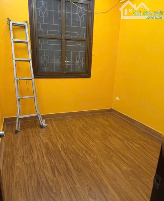 Cho thuê nhà ngõ ô tô Tây Sơn 40m² x 4 tầng 4 phòng ngủ, 3 vệ sinh. - 2