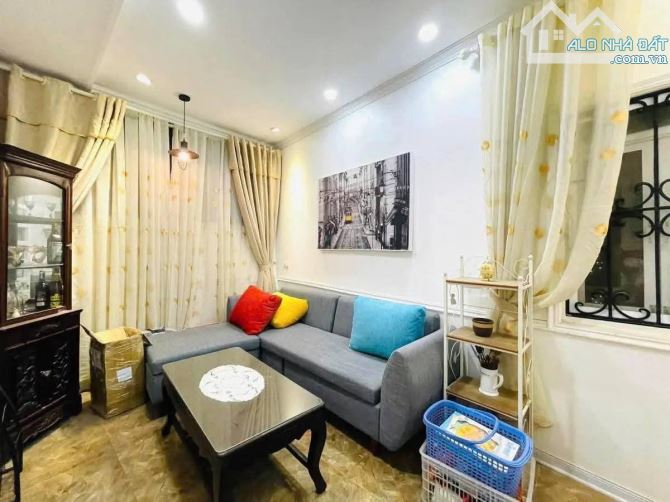 NHÀ ĐẸP, GẦN PHỐ THÁI HÀ, Ô TÔ ĐỖ CỔNG, DT62M, MT4.2 - 4 TẦNG PHÂN LÔ - 16.8 TỶ (QUÁ HIẾM)