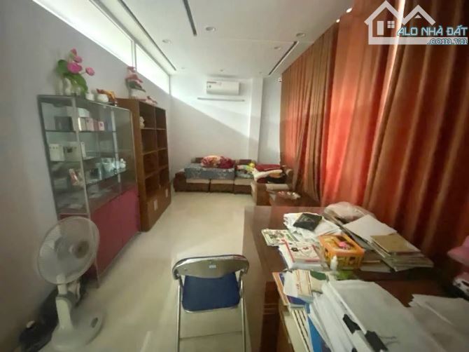 BÁN NHÀ LÔ GÓC MẶT TIỀN ĐINH TIÊN HOÀNG – GẦN ÔNG ÍCH KHIÊM – CÓ THANG MÁY – 10,2TỶ - 2