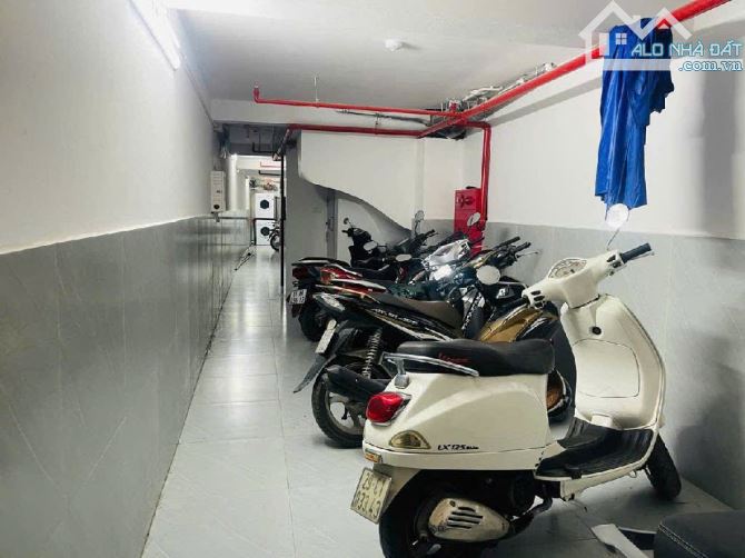 Đê La Thành - Một mặt phố - Một mặt ngõ - 16 phòng khép kín - DT 120tr/tháng