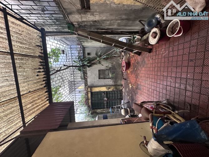 Bán đất tặng nhà 4 tầng phố Trần Khát Chân - Mặt ngõ thông ô tô 7 chỗ vào nhà, giá đầu tư